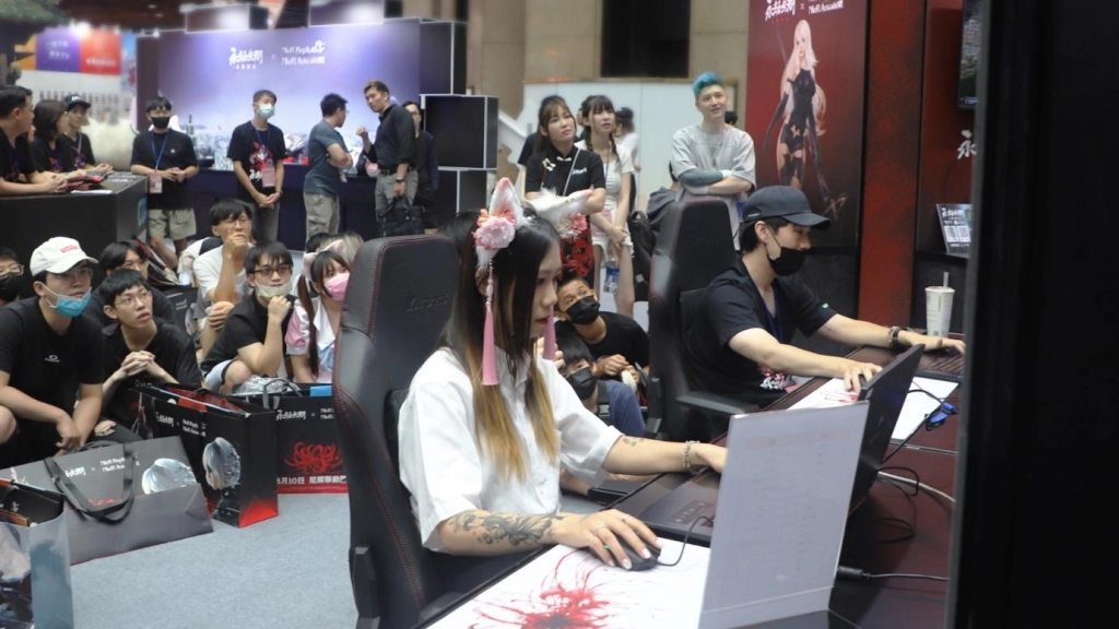 高手在民間《永劫無間》關主挑戰賽展場熱血PK! 搶拍人氣Coser「寧紅夜」「沈妙」打卡拿福利！