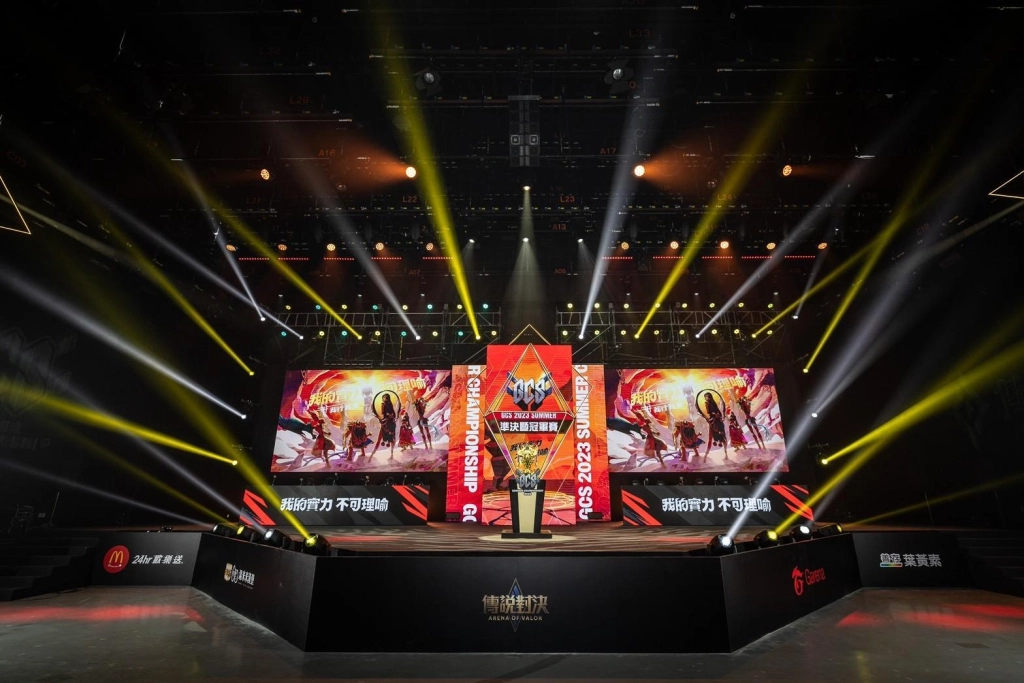 一張含有 舞台, 文字, 音樂會, 競技場 的圖片自動產生的描述