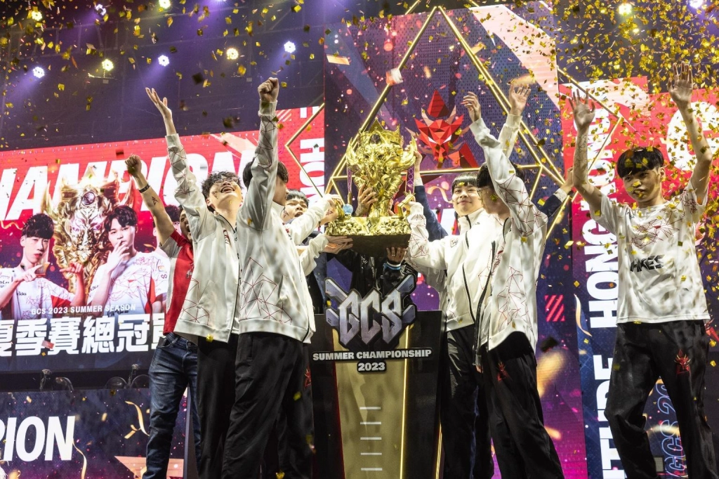 一張含有 服裝, 人員, 音樂會, 娛樂 的圖片自動產生的描述