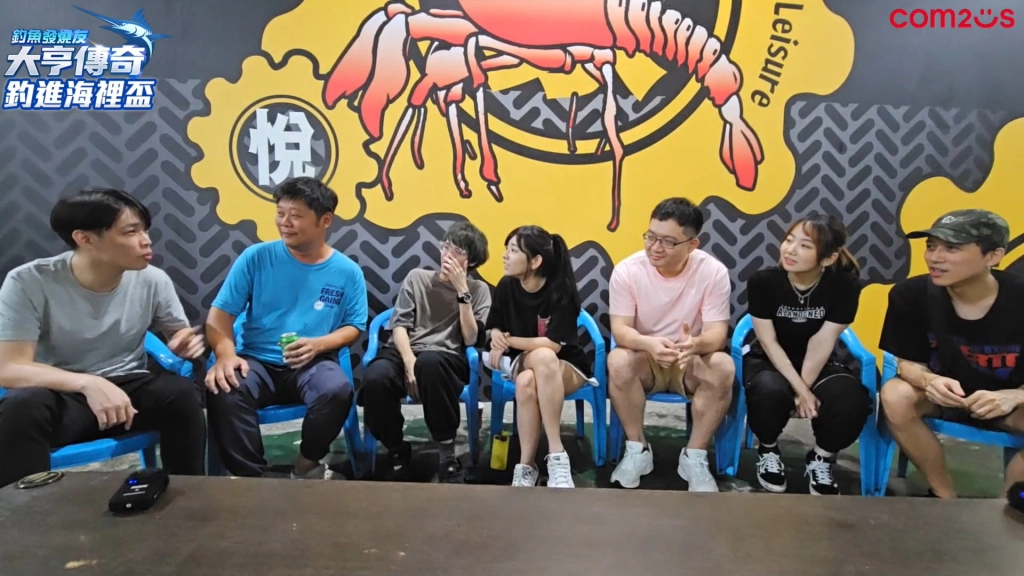 一張含有 服裝, 人員, 足部穿著, 男人 的圖片自動產生的描述